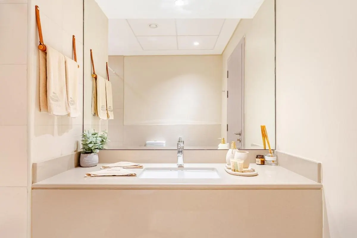 Wabisabi 2Br Stay Walk To Ferrari & Warner Bros Apartment Abu Dhabi